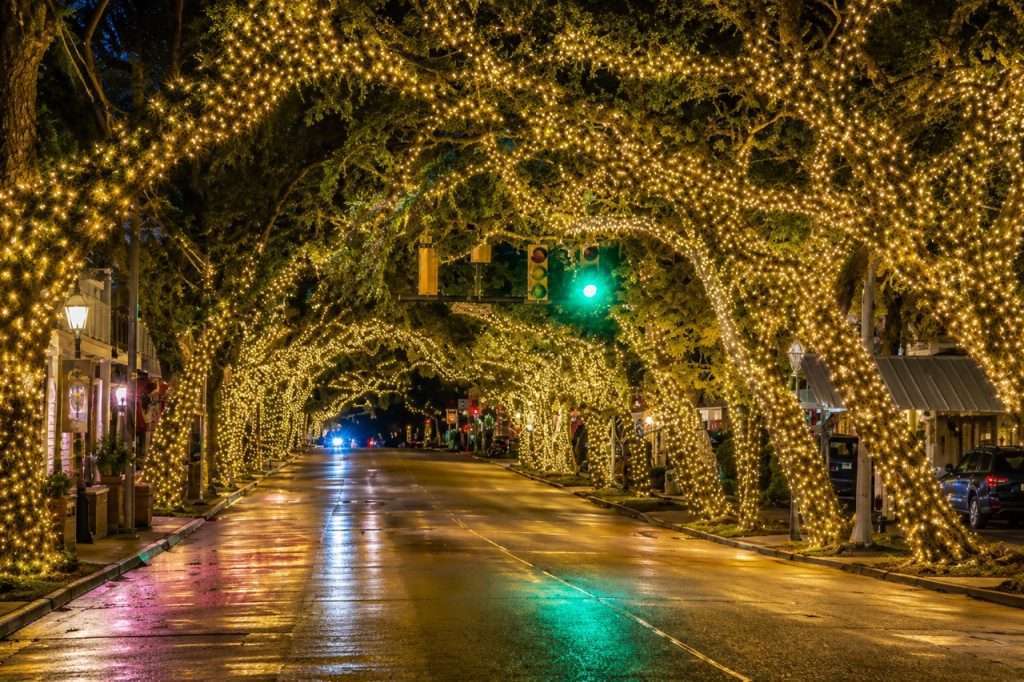 Best Time to Visit Ocean Springs: Ultimate Month-by-Month Guide 17 Christmas Lights in Downtown Ocean Springs
